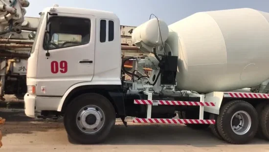 Le Japon a utilisé le camion volumétrique de mélangeur concret de 10 12 CBM a remplacé le camion de mélange de ciment utilisé