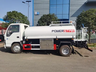 Japon I Suzu 5000 litres de véhicule de transport d'eau en acier inoxydable à vendre